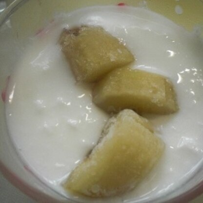 冷凍バナナ、作っておくと便利ですよね。ヨーグルトに入れてみました。ごちそうさまでした。(*^_^*)